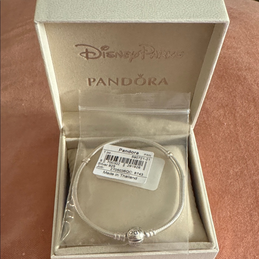 Disney Pandora Bracelet - Disney Parks Castle Clasp - Silver 8.3” - New in Box - Picture 9 of 12
